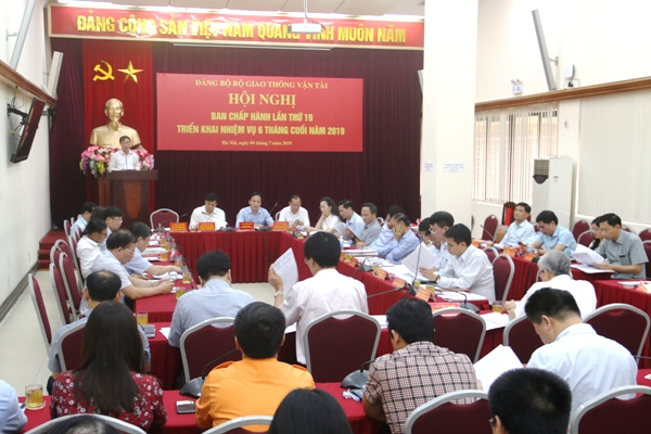 FB6814CD-8398-45ED-B33D-C67E2FFC2079.