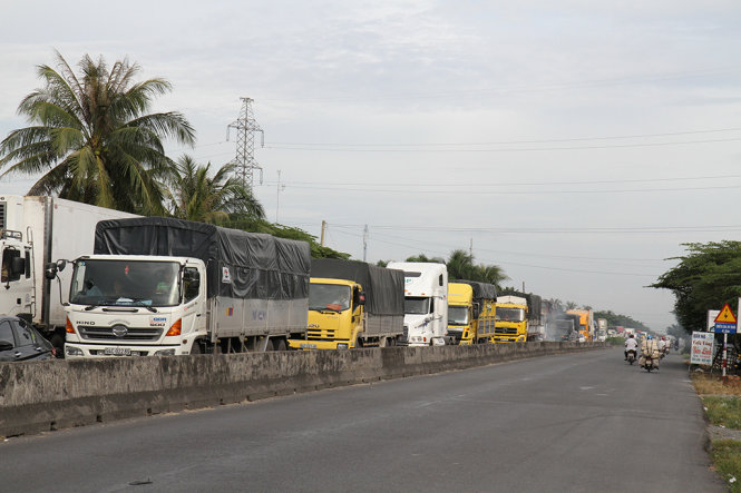 59993324_ket-xe-tren-quoc-lo-1-tr-1450695243