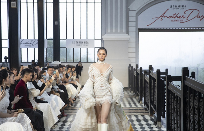 Những hình ảnh trong show diễn Another day(1)