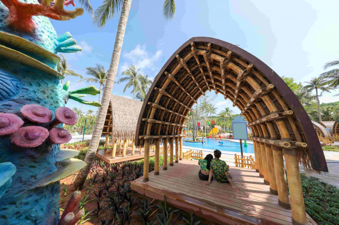 Bố mẹ có thể nghỉ ngơi bên những chòi nhỏ ngắm nhì