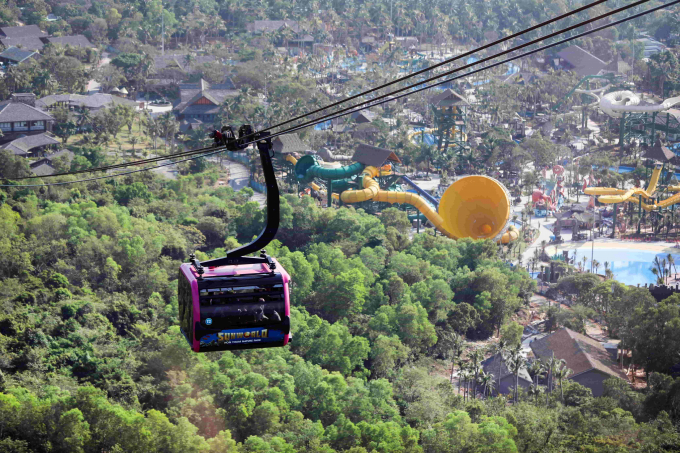 Toan canh Aquatopia Water Park nhìn từ cáp treo 1