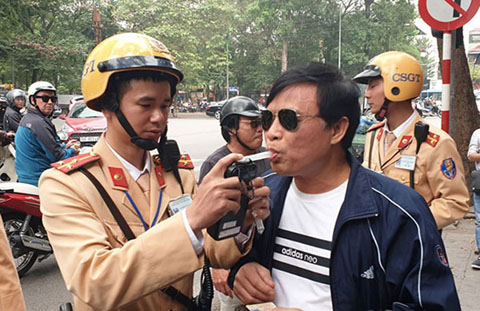 DFB5281E-5A75-46C7-AA73-563305ABBD53.