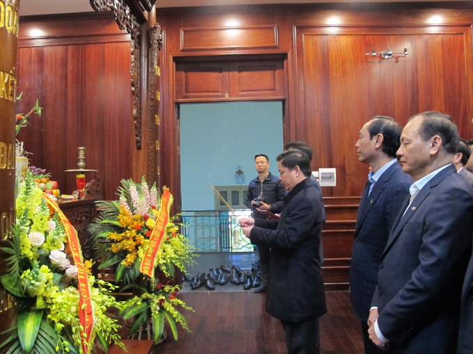 lanh-dao-bo-gtvt-dang-huong-bac-ho-nhan-ky-niem-3-