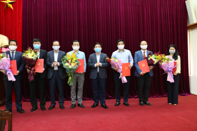 trao quyết định