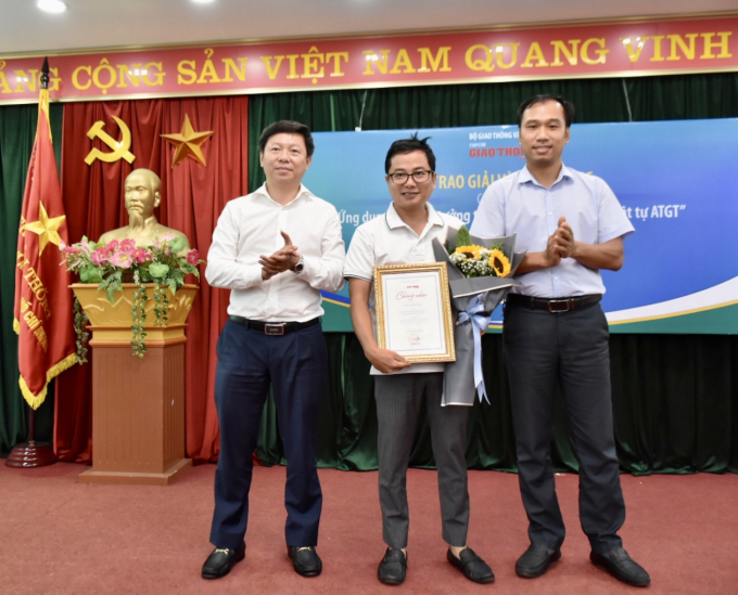 5492B0D2-DC5B-4BFE-B392-F1586DC8B8E0.