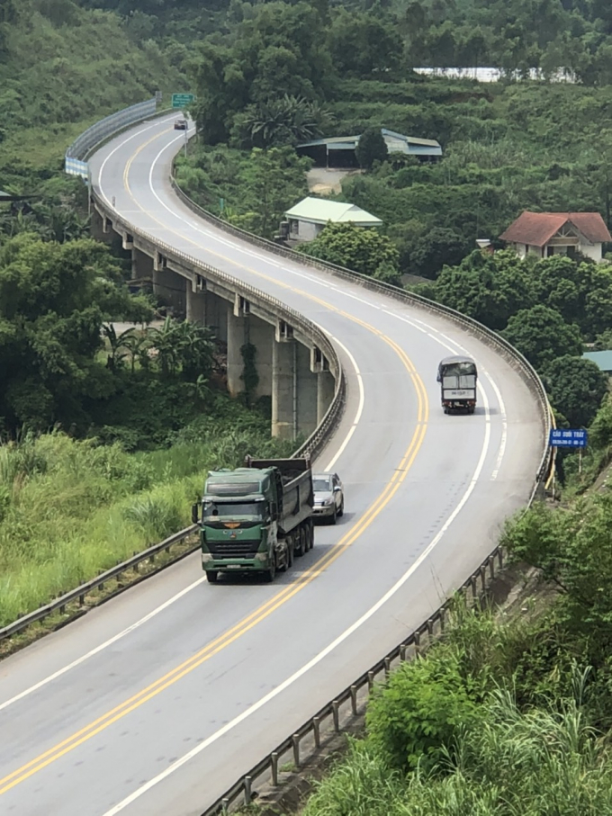 48E4B52F-C3FA-41AF-B0E1-F065F392BD38.