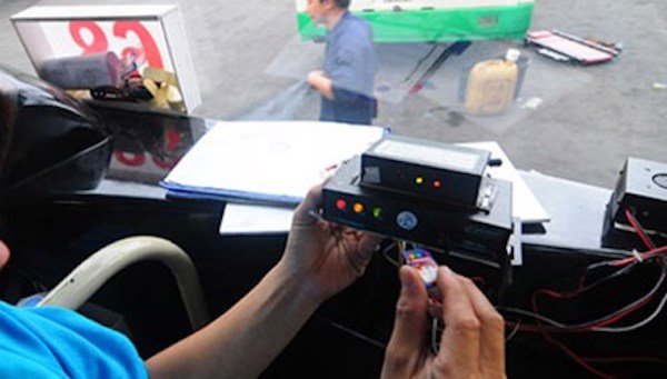 tu-172015-xe-taxi-bat-buoc-phai-lap-hop-den-hinh-3