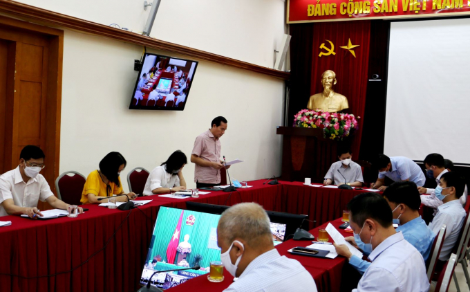 FCBA36C5-34F1-4ABA-8150-3F27436C8BDC.