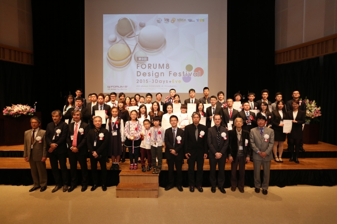 Các đội thi chụp ảnh cùng BGK là các giáo sư hàng 