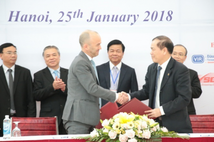 Ông Phạm Mạnh Hà (TGĐ Cty CP đóng tàu Sông Cấm) và