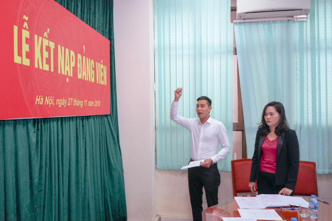 Chi bộ Tạp chí GTVT tổ chức Lễ kết nạp 2 Đảng viên mới - Ảnh 2.