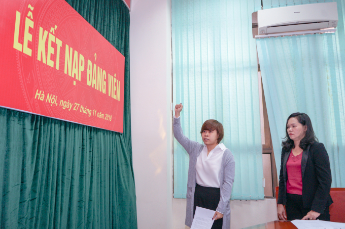 Chi bộ Tạp chí GTVT tổ chức Lễ kết nạp 2 Đảng viên mới - Ảnh 3.