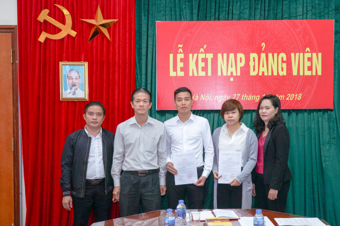 Chi bộ Tạp chí GTVT tổ chức Lễ kết nạp 2 Đảng viên mới - Ảnh 4.