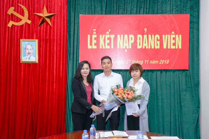 Chi bộ Tạp chí GTVT tổ chức Lễ kết nạp 2 Đảng viên mới - Ảnh 5.