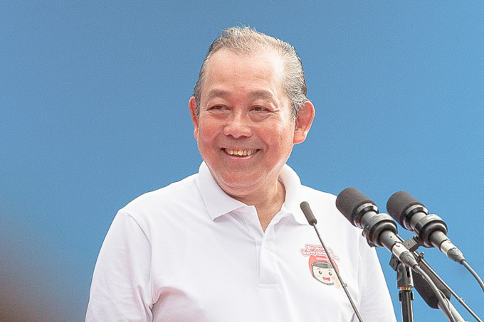 Đội mũ bảo hiểm cho học sinh lớp 1-14