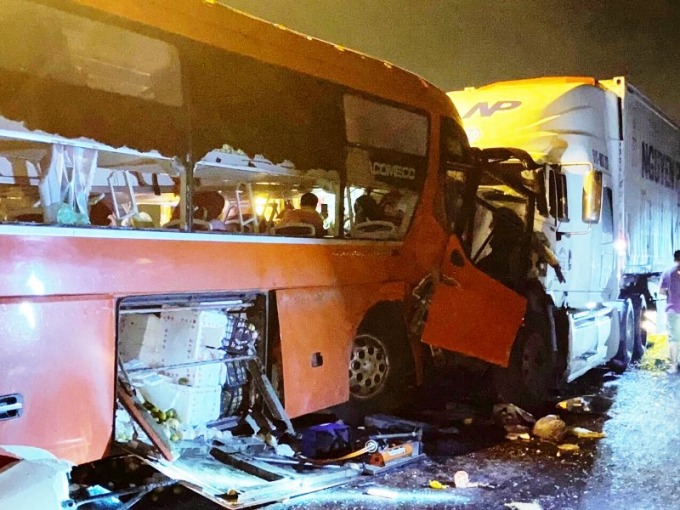 Hiện trường vụ tai nạn nghiêm trọng rạng sáng 15-1