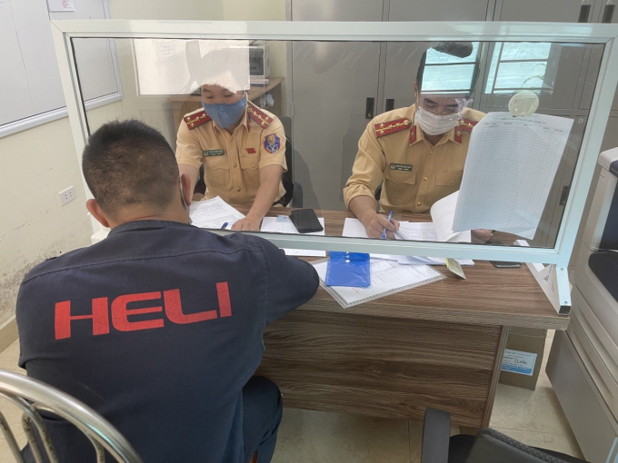 e94f46495569a137f878