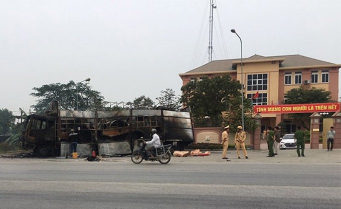 xe-dau-keo-cho-xe-lu-xe-cau-chay-nghi-ngut-o-tram-