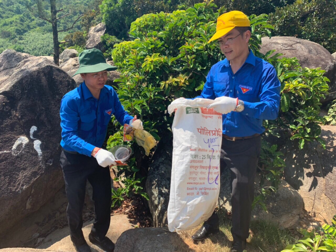 D6FB3568-C2A7-410A-9405-00BB81EC4191.