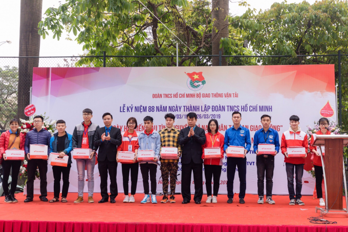 DCE1C6A7-DF0A-4D16-B48B-76D071B0640B.