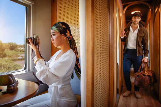 Hành khách trên toa tàu du lịch The Vietage