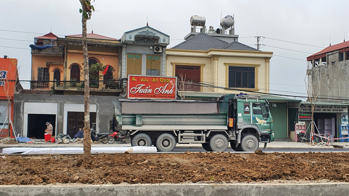 Vi phạm diễn ra công khai, song không thấy lực lượng chức năng kiểm tra, xử lý (Ảnh chụp ngày 19/3)