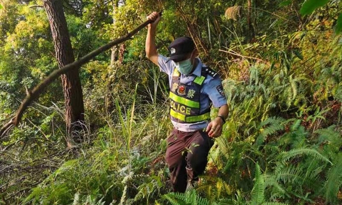 Địa hình hiện trường vụ tai nạn rất hiểm trở, gây khó khăn cho công tác tìm kiếm