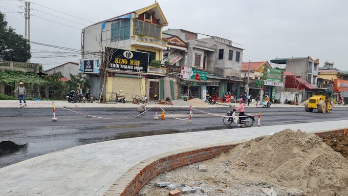 Khu vực thi công dự án được rào chắn sơ sài, tiềm ẩn nguy cơ tai nạn giao thông (Ảnh chụp ngày 19/3)