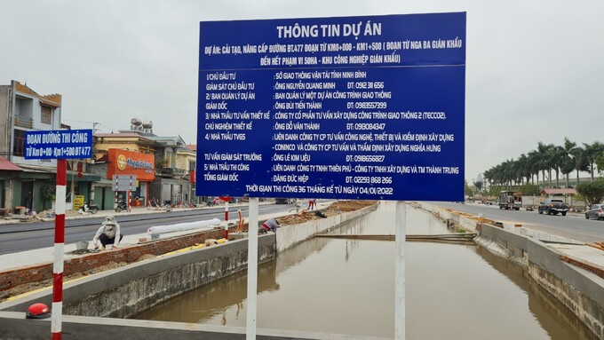 Dự án cải tạo, nâng cấp đường ĐT.477 đoạn từ ngã ba Gián Khẩu đến hết phạm vi khu 50 ha mở rộng KCN Gián Khẩu được khởi công từ tháng 1/2022 với tổng kinh phí đầu tư là 165 tỷ đồng.
