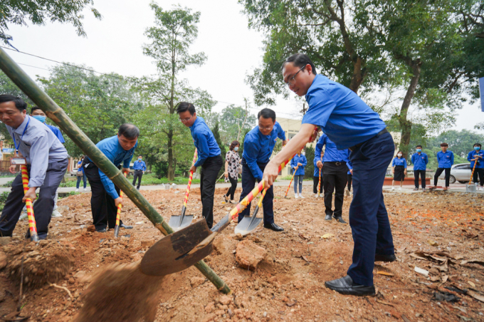 Đoàn Thanh niên Bộ GTVT trồng cây xanh trong Tháng Thanh niên 2021