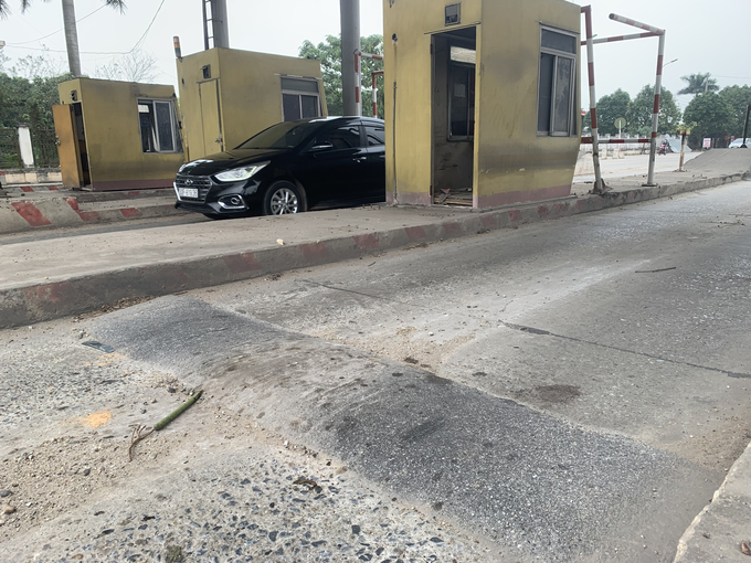 Trạm thu phí số 1 trên QL2 bỏ hoang đã lâu