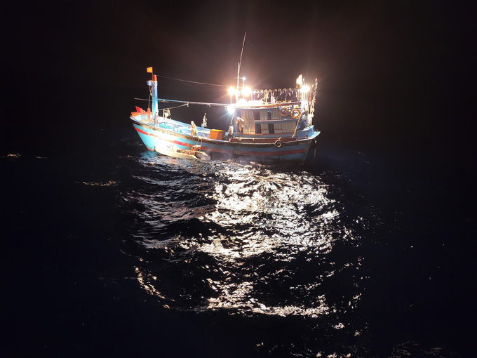 Tàu cá có thuyền viên gặp tai nạn lao động nghiêm trọng