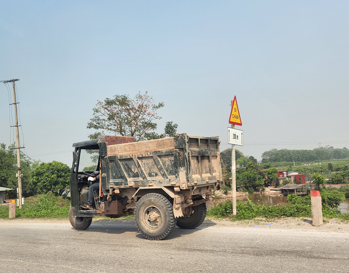 Các xe này đều được cơi nới thành thùng, được độ, chế nhiều phần. Như hệ thống bánh lái; trục chuyển động, cầu, hộp số; bộ tăng ga và hệ thống khung,...để chở quá tải.