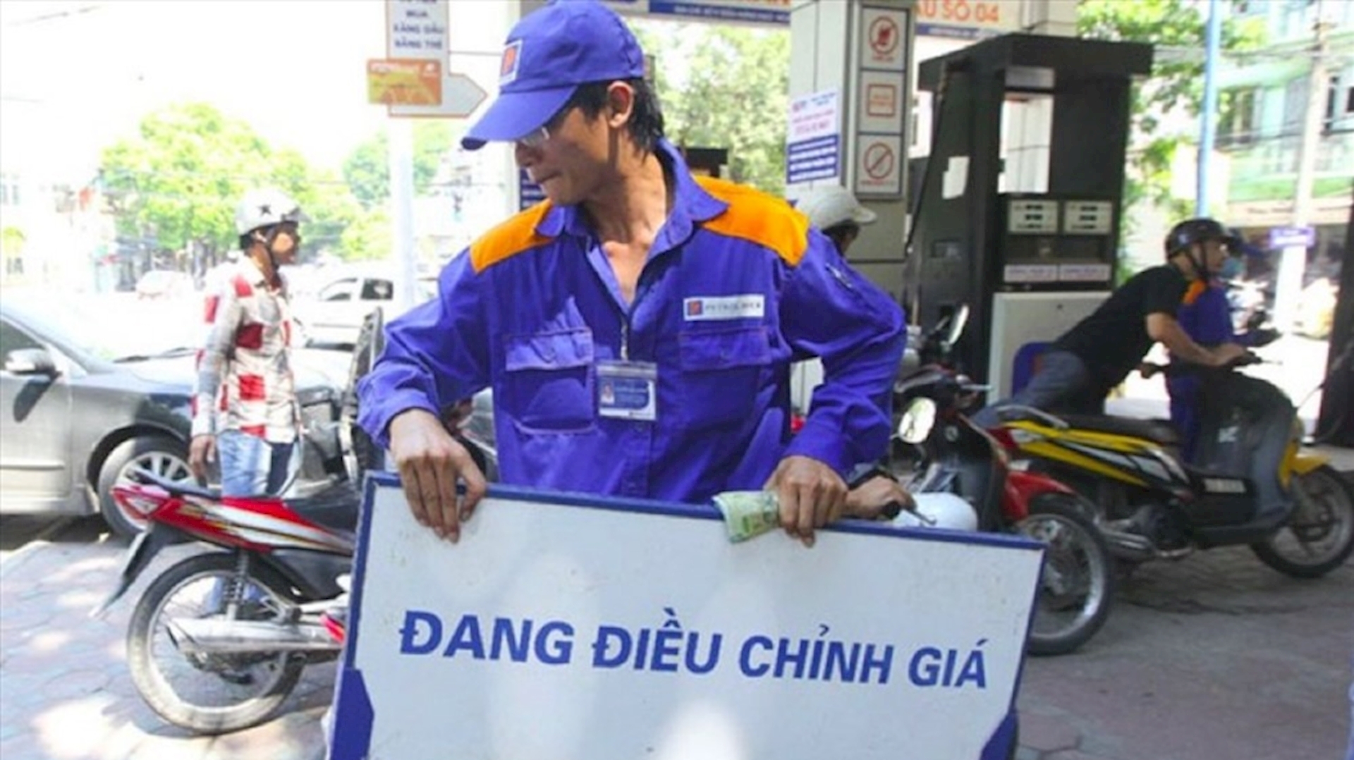 Các dịch vụ vận tải đường bộ cũng thường phản ứng tức thì với với biến động giá nhiên liệu