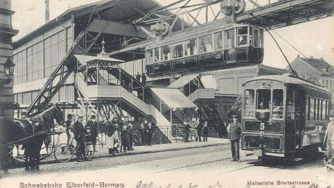 Chuyến tàu treo này đã có lịch sử hơn 100 năm