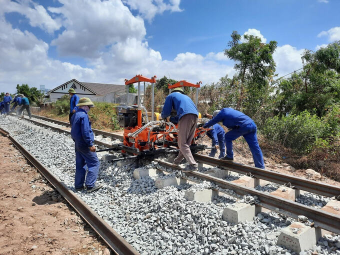 Thu nhập bình quân người lao động ngành GTVT đang thấp hơn so với nhiều ngành nghề khác