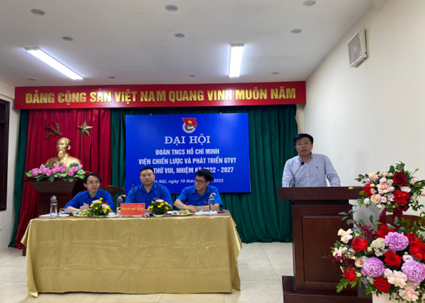 Ông Phạm Hoài Chung - Ủy viên BCH Đảng ủy Viện, Phó Viện trưởng Viện Chiến lược và Phát triển GTVT phát biểu tại Đại hội