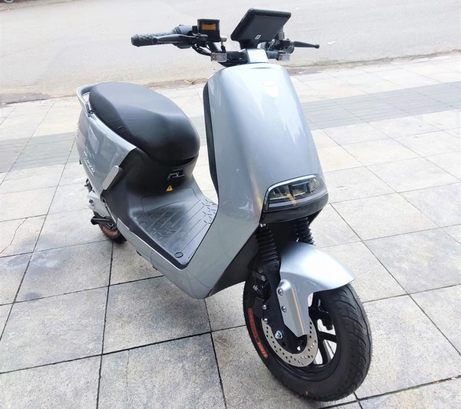 Mẫu xe máy điện Yadea G5 Lite sẽ có các tùy chọn đỏ, xám, trắng, đen.

