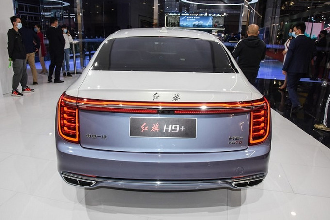 Hồng Kỳ H9+ nhìn từ phía sau

