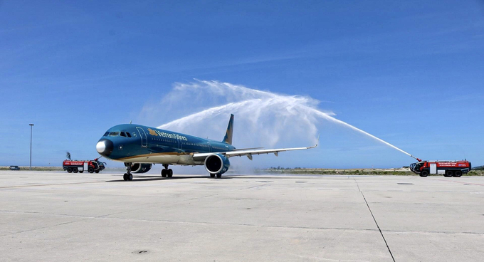 Máy bay mang số hiệu VN692 chở 160 hành khách, khởi hành từ Singapore lúc 11h30 (giờ địa phương) và hạ cánh an toàn tại Nha Trang lúc 12h50 ngày 3/6/2022