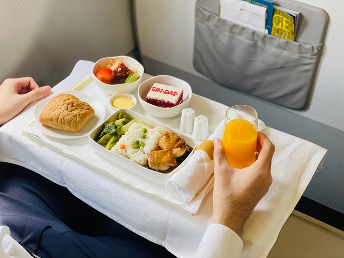 Suất ăn hạng thương gia trên đường bay Singapore - Đà Nẵng