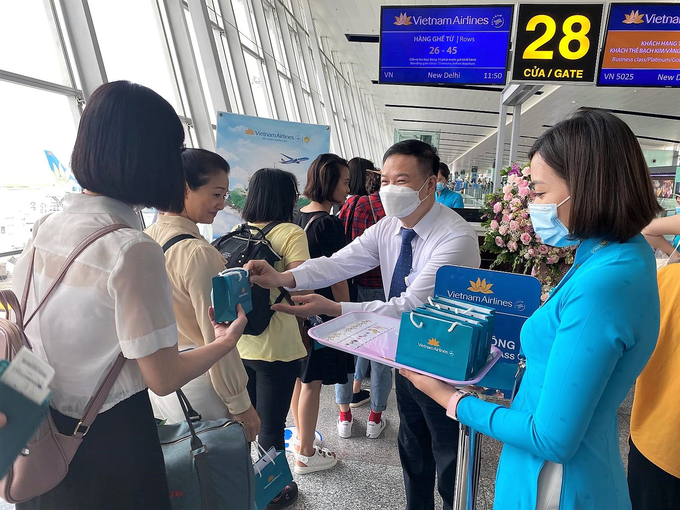 Hành khách trên chuyến bay VN5025 được chào đón đặc biệt khi lên tàu