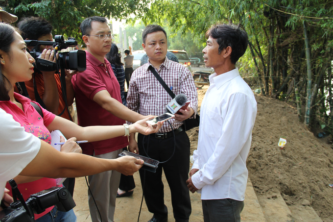 PV phỏng vấn “người hùng”  Hoàng Văn Tâm (xã Phù Hóa, huyện Quảng Trạch, tỉnh Quảng Bình) trong trận lũ lụt lịch sử đêm 14/10/2016 đã cứu sống hơn 10 người trong thôn bị lũ cuốn trôi