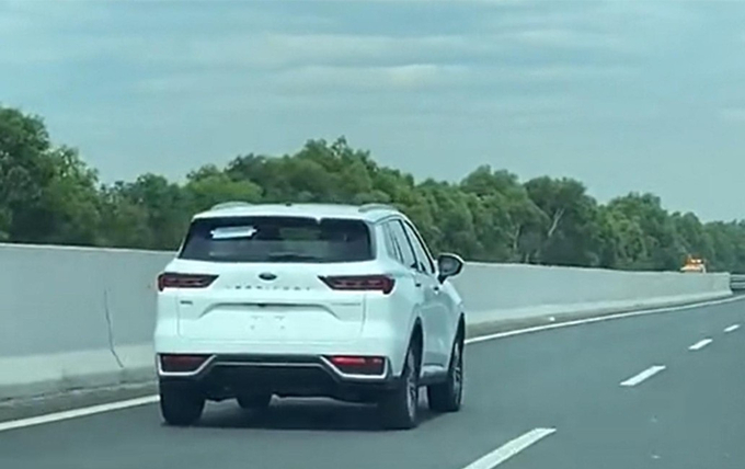 Ford Territory 2023 khi đang chạy thử trên đường tại Hải Dương được đăng tải bởi tài khoản Tik Tok Rolls Sơn.