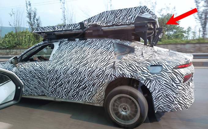 Một số bức ảnh chụp được chiếc ô tô bay XPeng chạy thử trên đường đã rò rỉ trên mạng.

