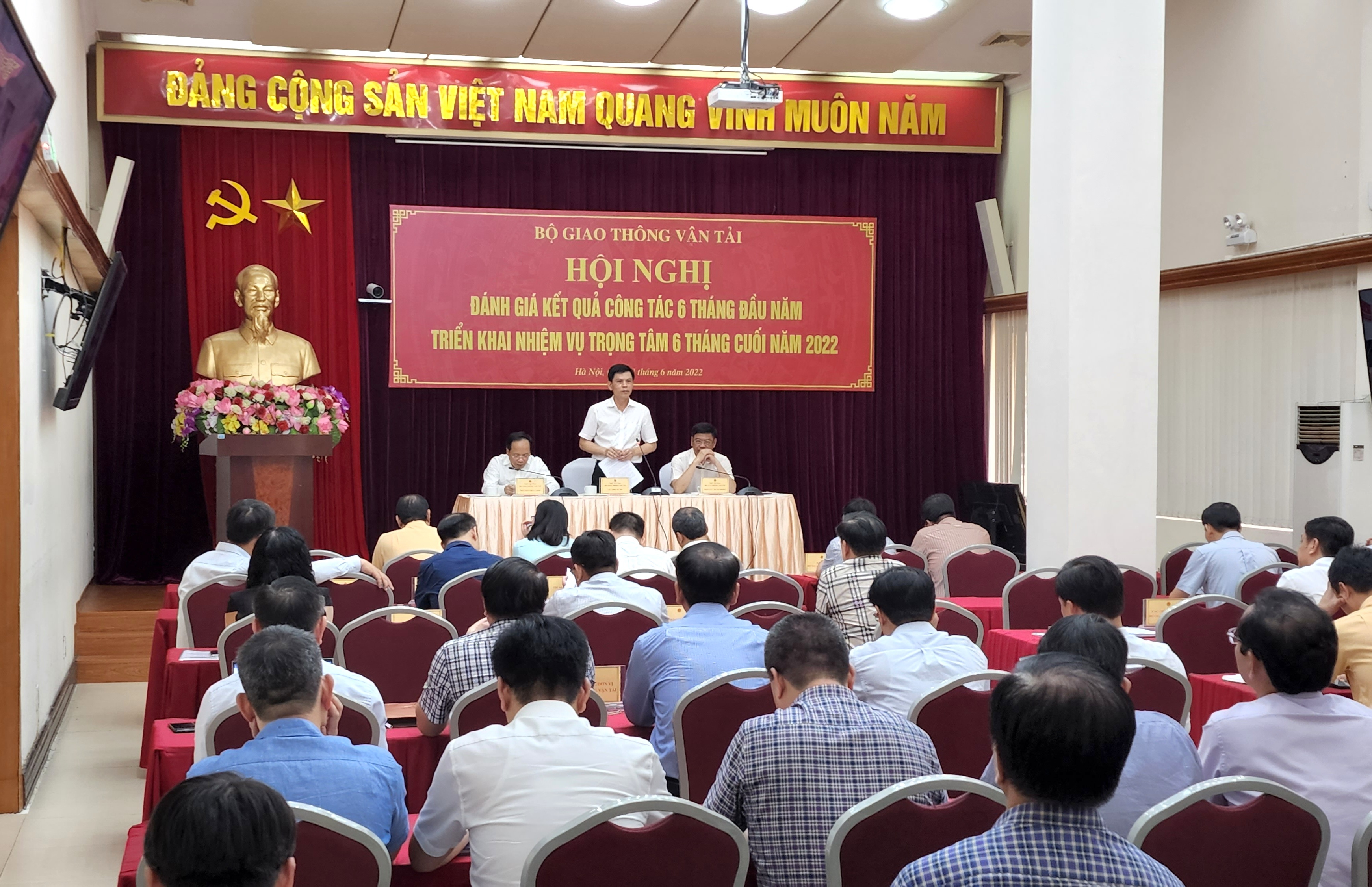 Hội nghị đánh giá kết giá kết quả công tác 6 tháng đầu năm, triển khai nhiệm vụ trọng tâm 6 tháng cuối năm 2022 của Bộ GTVT