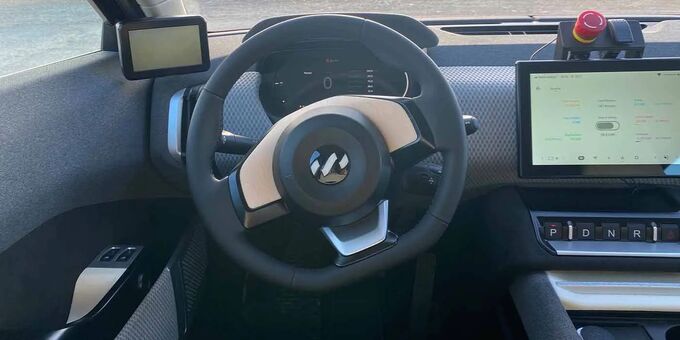 Xe được trang bị màn hình khá lớn.