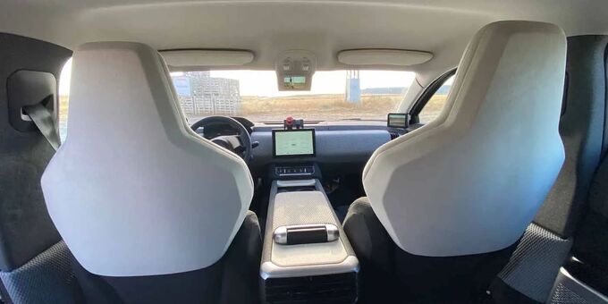 Nội thất xe khá đơn giản.