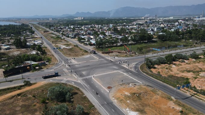 Đường đi qua khu công nghiệp Tam Hiệp quy hoạch rộng 66 m.