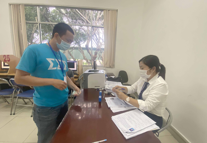 Thí sinh Đoàn Văn Thuy đạt kết quả cao (49/50 điểm) ở phần thi mô phỏng ngày 6/7 tại Trường tâm sát hạch lái xe Củ Chi.